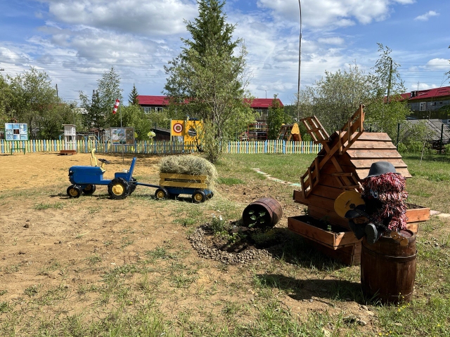Сельский дворик.jpg