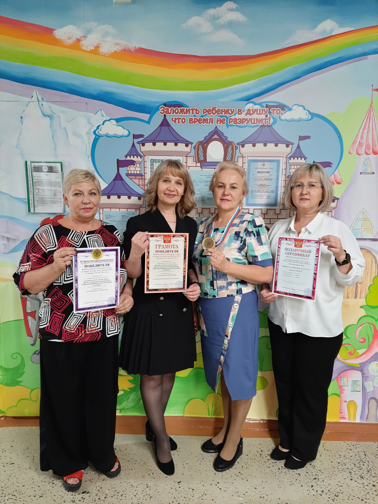 47 фото с наградами.jpg